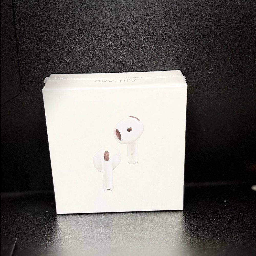 Apple AirPods Box with Active Noise Cancellation